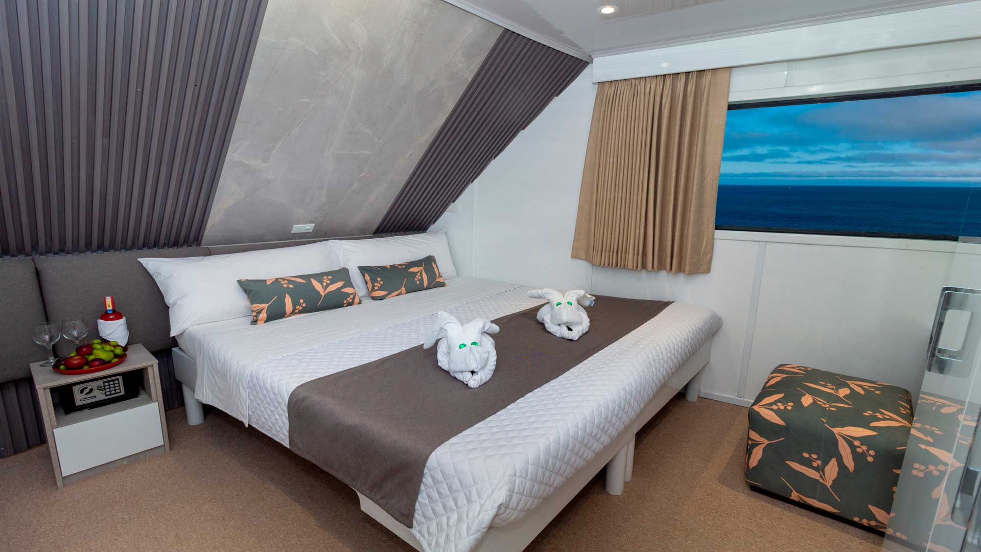 Cabins Slide Galaxy Diver 3 - Galaxy Cruises