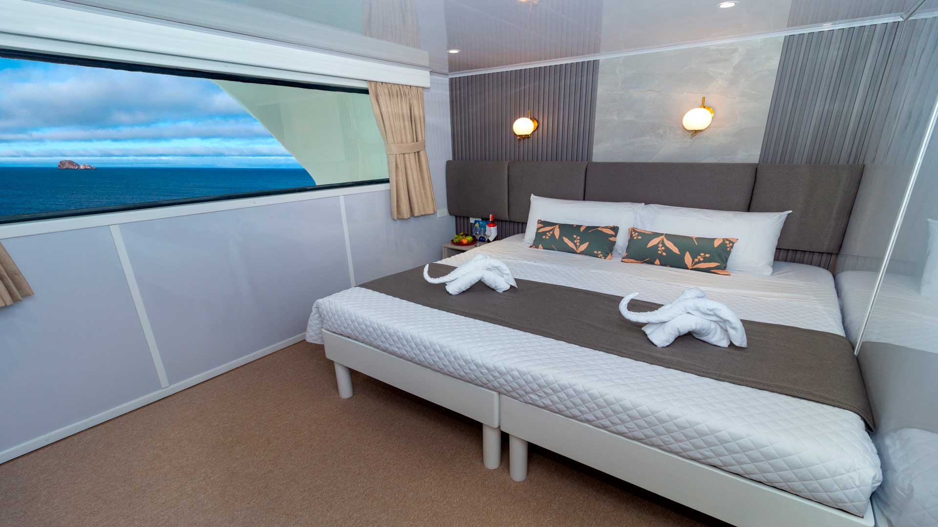 Cabins Slide Galaxy Diver 3 - Galaxy Cruises